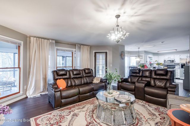 10418 Glenmary Farm Dr, Louisville, KY 40291