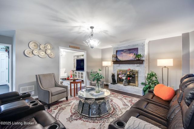 10418 Glenmary Farm Dr, Louisville, KY 40291