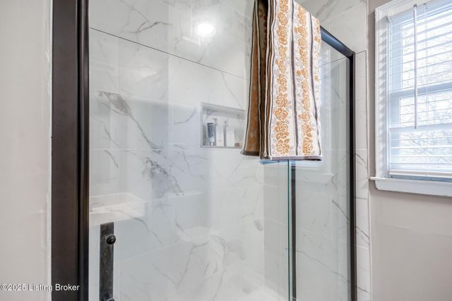 10418 Glenmary Farm Dr, Louisville, KY 40291