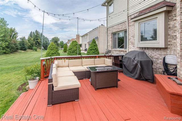374 Robert Court, Canton, MI 48188