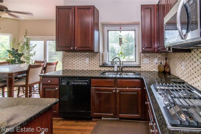 374 Robert Court, Canton, MI 48188