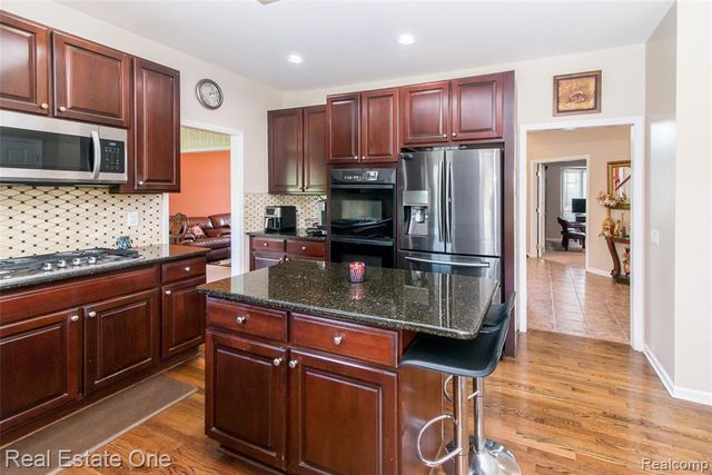 374 Robert Court, Canton, MI 48188