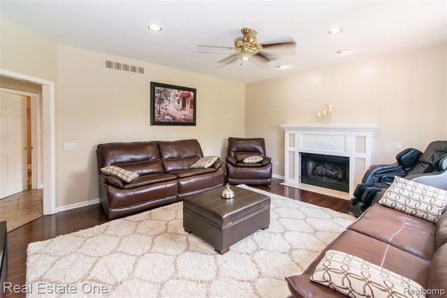 374 Robert Court, Canton, MI 48188