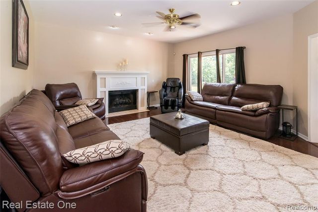 374 Robert Court, Canton, MI 48188