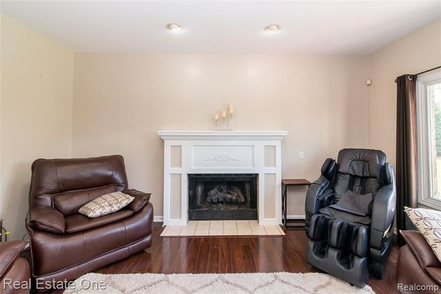 374 Robert Court, Canton, MI 48188