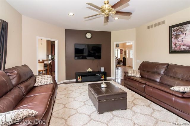 374 Robert Court, Canton, MI 48188
