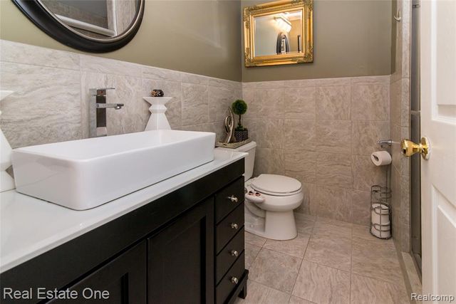 374 Robert Court, Canton, MI 48188