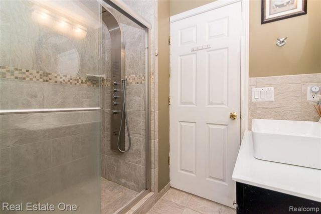 374 Robert Court, Canton, MI 48188