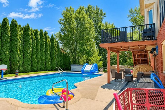 56360 Kirkridge Trail, Shelby Twp, MI 48316