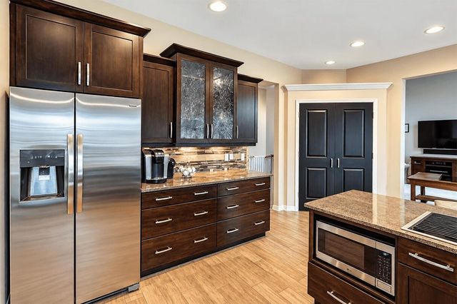 56360 Kirkridge Trail, Shelby Twp, MI 48316