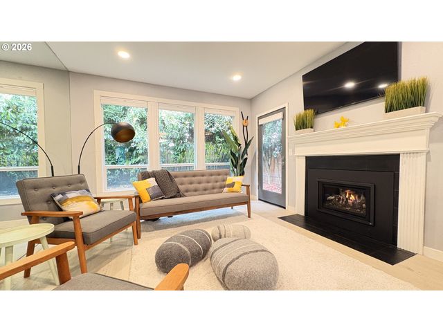 6650 Sw CANBY St, Portland, OR 97223