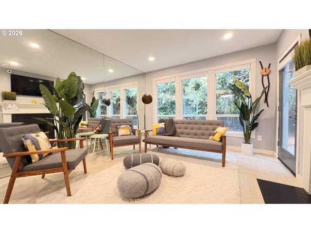 6650 Sw CANBY St, Portland, OR 97223