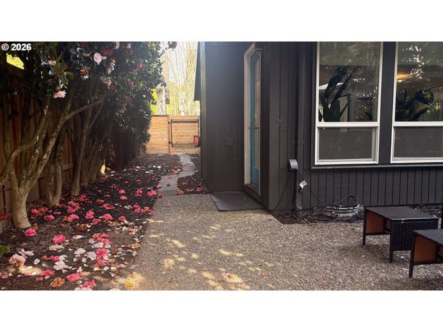 6650 Sw CANBY St, Portland, OR 97223