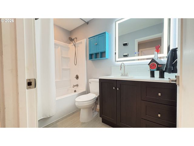 6650 Sw CANBY St, Portland, OR 97223