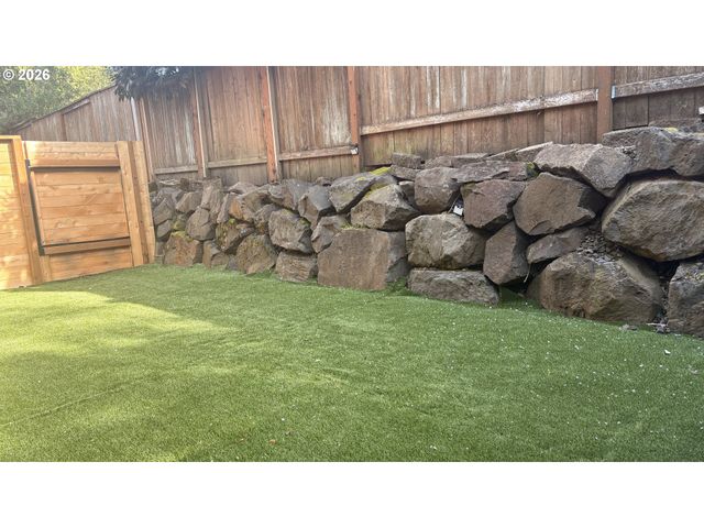 6650 Sw CANBY St, Portland, OR 97223