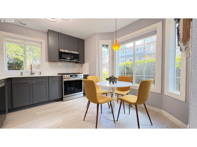 6650 Sw CANBY St, Portland, OR 97223