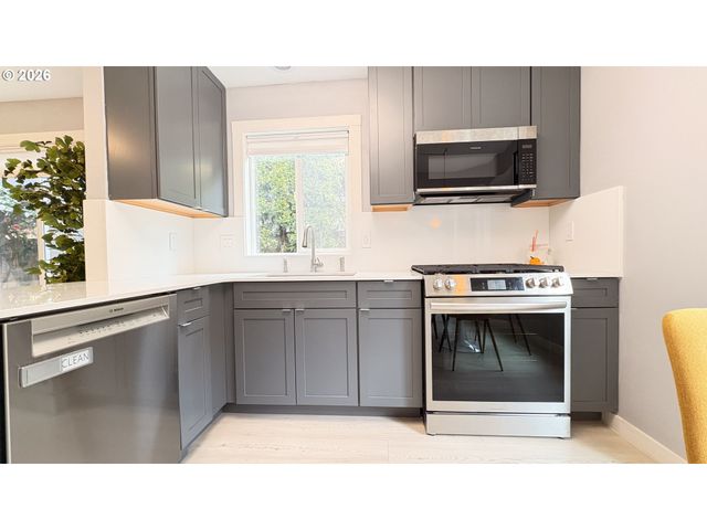 6650 Sw CANBY St, Portland, OR 97223