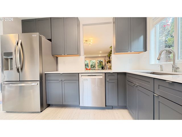 6650 Sw CANBY St, Portland, OR 97223