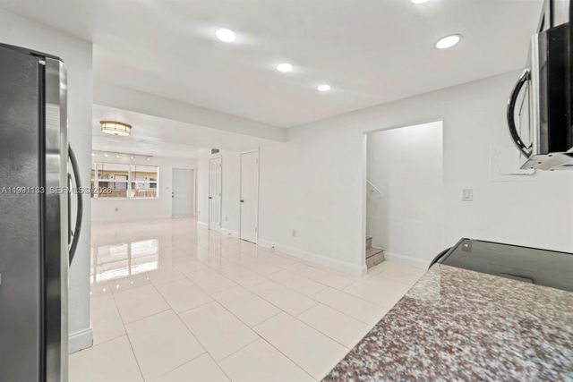 1560 NE 151st St 103, North Miami Beach, FL 33162