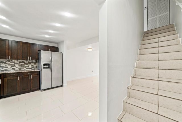 1560 NE 151st St 103, North Miami Beach, FL 33162