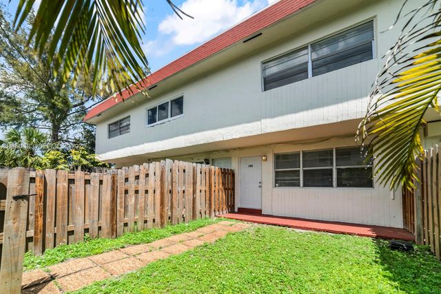 1560 NE 151st St 103, North Miami Beach, FL 33162