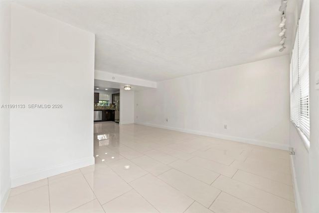 1560 NE 151st St 103, North Miami Beach, FL 33162