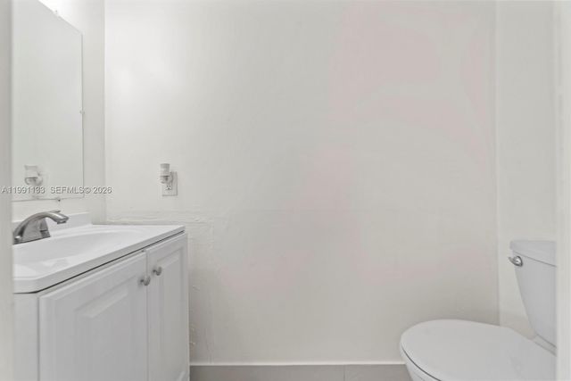 1560 NE 151st St 103, North Miami Beach, FL 33162