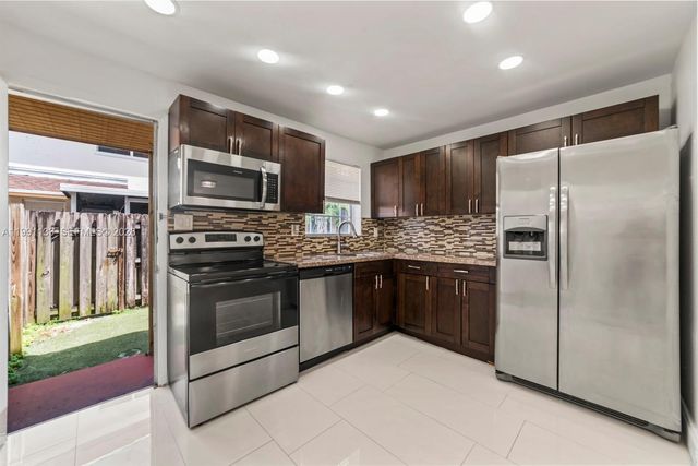 1560 NE 151st St 103, North Miami Beach, FL 33162