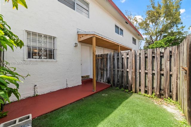 1560 NE 151st St 103, North Miami Beach, FL 33162