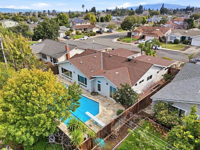 165 Carlow Court, Sunnyvale, CA 94087