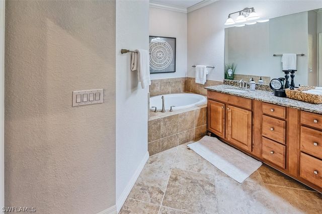 9107 Napoli CT 201, Naples, FL 34113