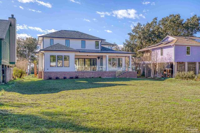 3202 Bay St, Gulf Breeze, FL 32563