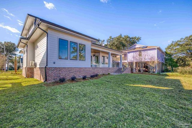 3202 Bay St, Gulf Breeze, FL 32563