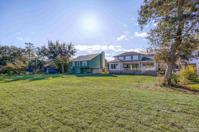 3202 Bay St, Gulf Breeze, FL 32563