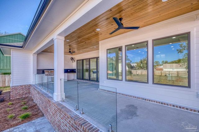 3202 Bay St, Gulf Breeze, FL 32563