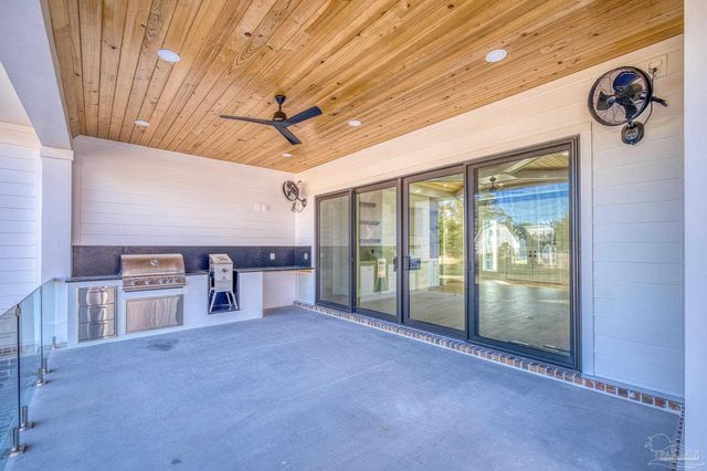 3202 Bay St, Gulf Breeze, FL 32563