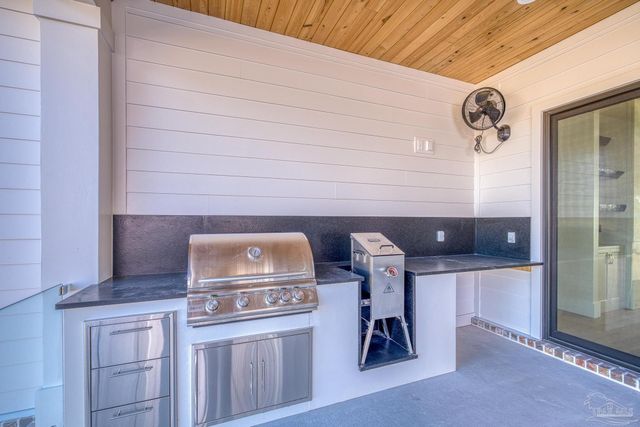 3202 Bay St, Gulf Breeze, FL 32563