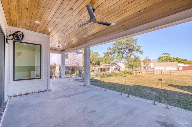 3202 Bay St, Gulf Breeze, FL 32563