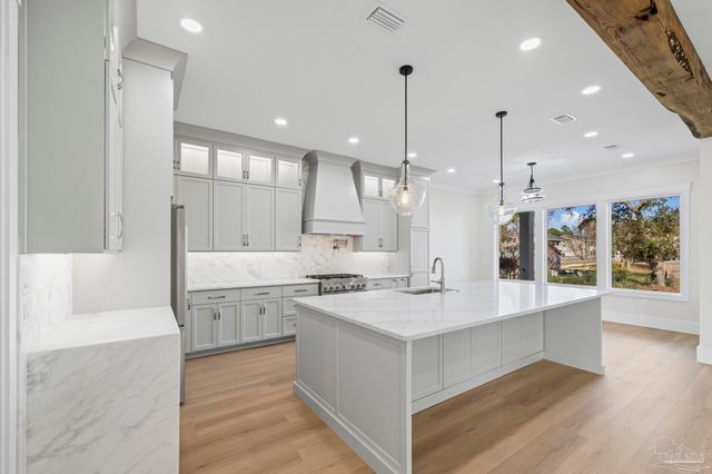 3202 Bay St, Gulf Breeze, FL 32563