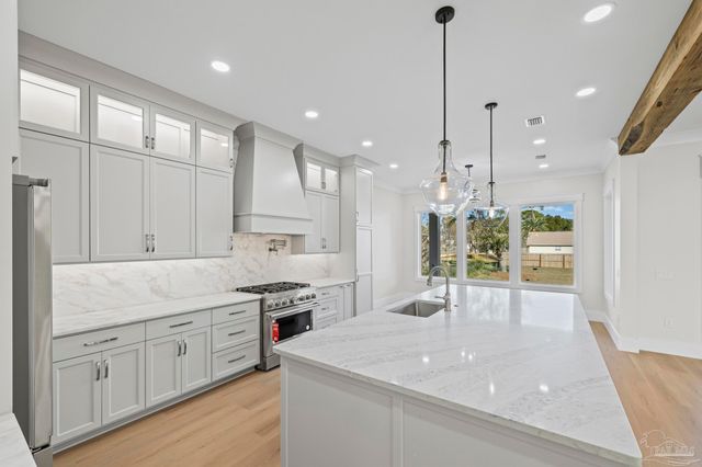 3202 Bay St, Gulf Breeze, FL 32563