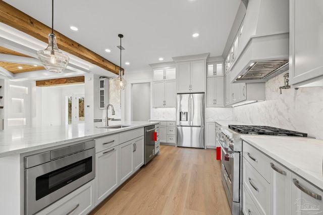 3202 Bay St, Gulf Breeze, FL 32563