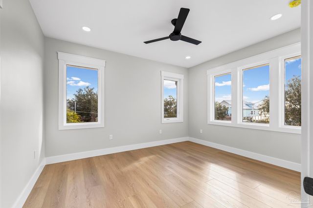 3202 Bay St, Gulf Breeze, FL 32563