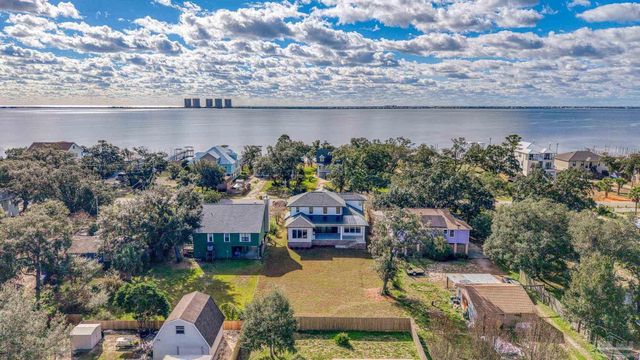 3202 Bay St, Gulf Breeze, FL 32563