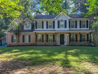 112 Crown Oaks Drive, Stockbridge, GA 30281