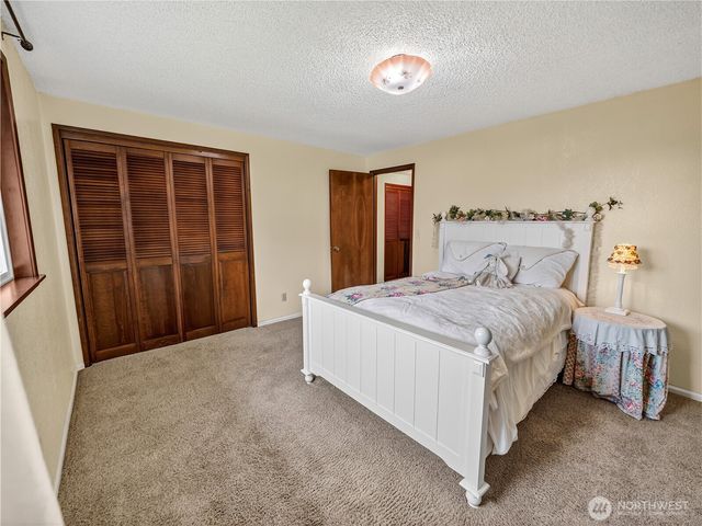 30520 SE 358th Street, Enumclaw, WA 98022