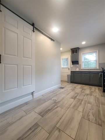 127 N Thompson Street, Jackson, MI 49202