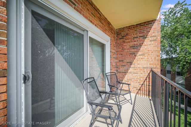 9716 S Karlov Avenue S 307, Oak Lawn, IL 60453