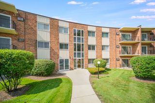 9716 S Karlov Avenue S 307, Oak Lawn, IL 60453
