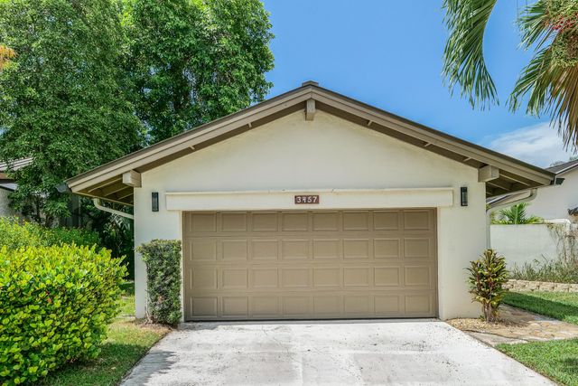 3457 SPRING BLUFF Place 14, Lauderhill, FL 33319