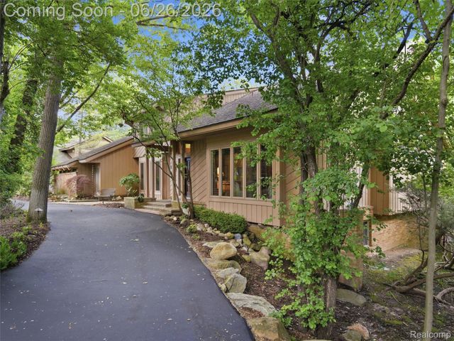 4751 Rolling Ridge Road, West Bloomfield Charter Township, MI 48323